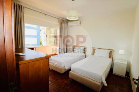 Viva o privilégio de estar na 1ª linha de Mar em Quarteira!