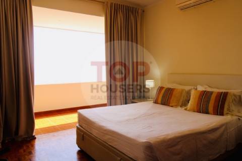 Viva o privilégio de estar na 1ª linha de Mar em Quarteira!