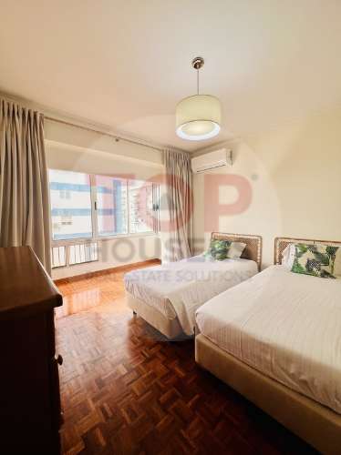 Viva o privilégio de estar na 1ª linha de Mar em Quarteira!