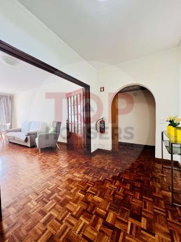 Viva o privilégio de estar na 1ª linha de Mar em Quarteira!