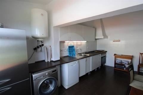 Apartamento T2 - Primeiro andar de Moradia Bi-Familiar