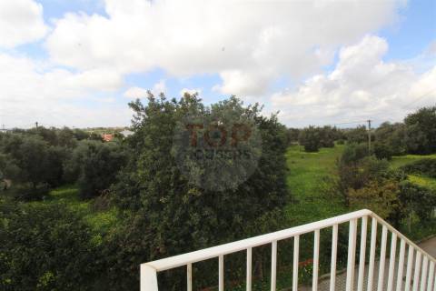 Apartamento T2 - Primeiro andar de Moradia Bi-Familiar