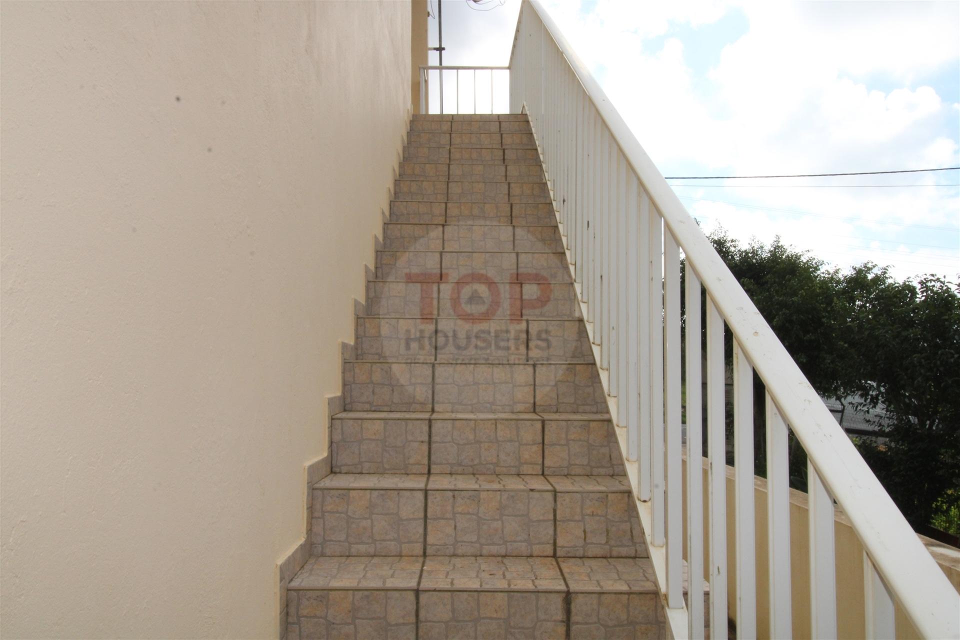 Apartamento T2 - Primeiro andar de Moradia Bi-Familiar