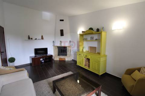 Apartamento T2 - Primeiro andar de Moradia Bi-Familiar