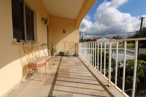 Apartamento T2 - Primeiro andar de Moradia Bi-Familiar