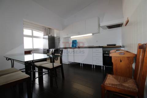 Apartamento T2 - Primeiro andar de Moradia Bi-Familiar