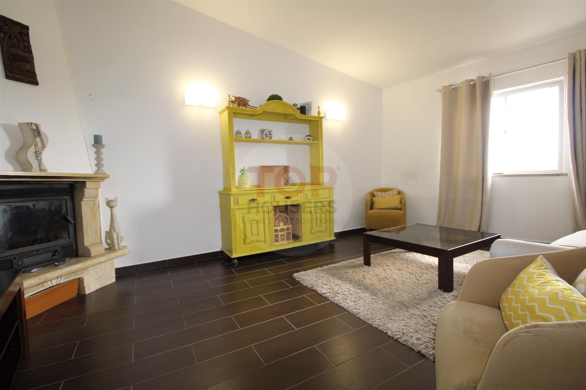 Apartamento T2 - Primeiro andar de Moradia Bi-Familiar