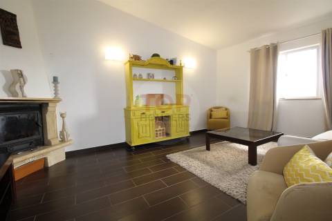 Apartamento T2 - Primeiro andar de Moradia Bi-Familiar