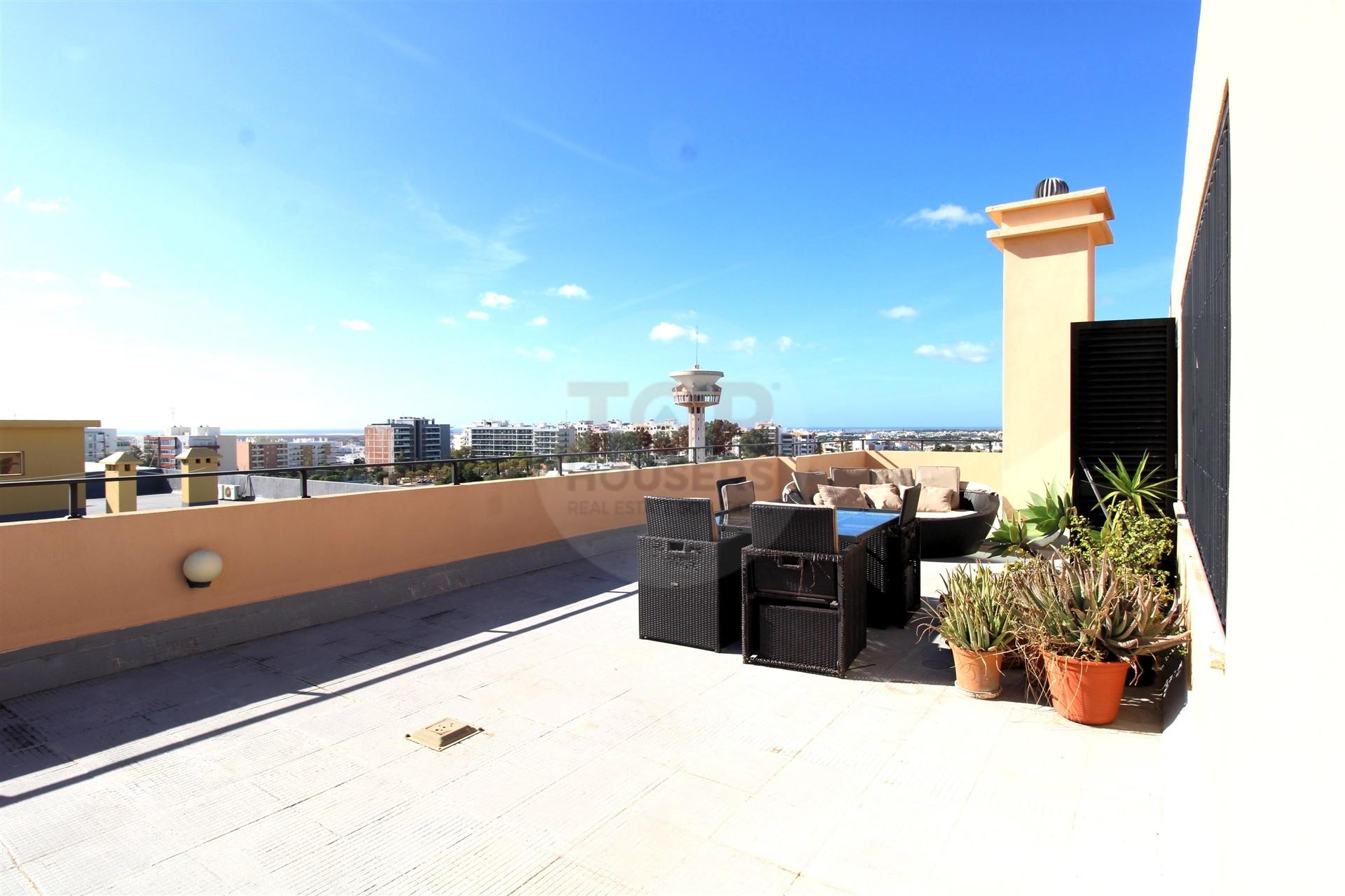 Penthouse T4+1 com Terraço Panorâmico e dois estacionamentos