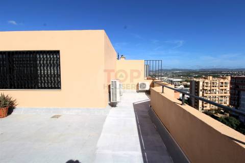 Penthouse T4+1 com Terraço Panorâmico e dois estacionamentos