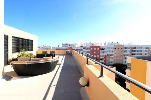 Penthouse T4+1 com Terraço Panorâmico e dois estacionamentos
