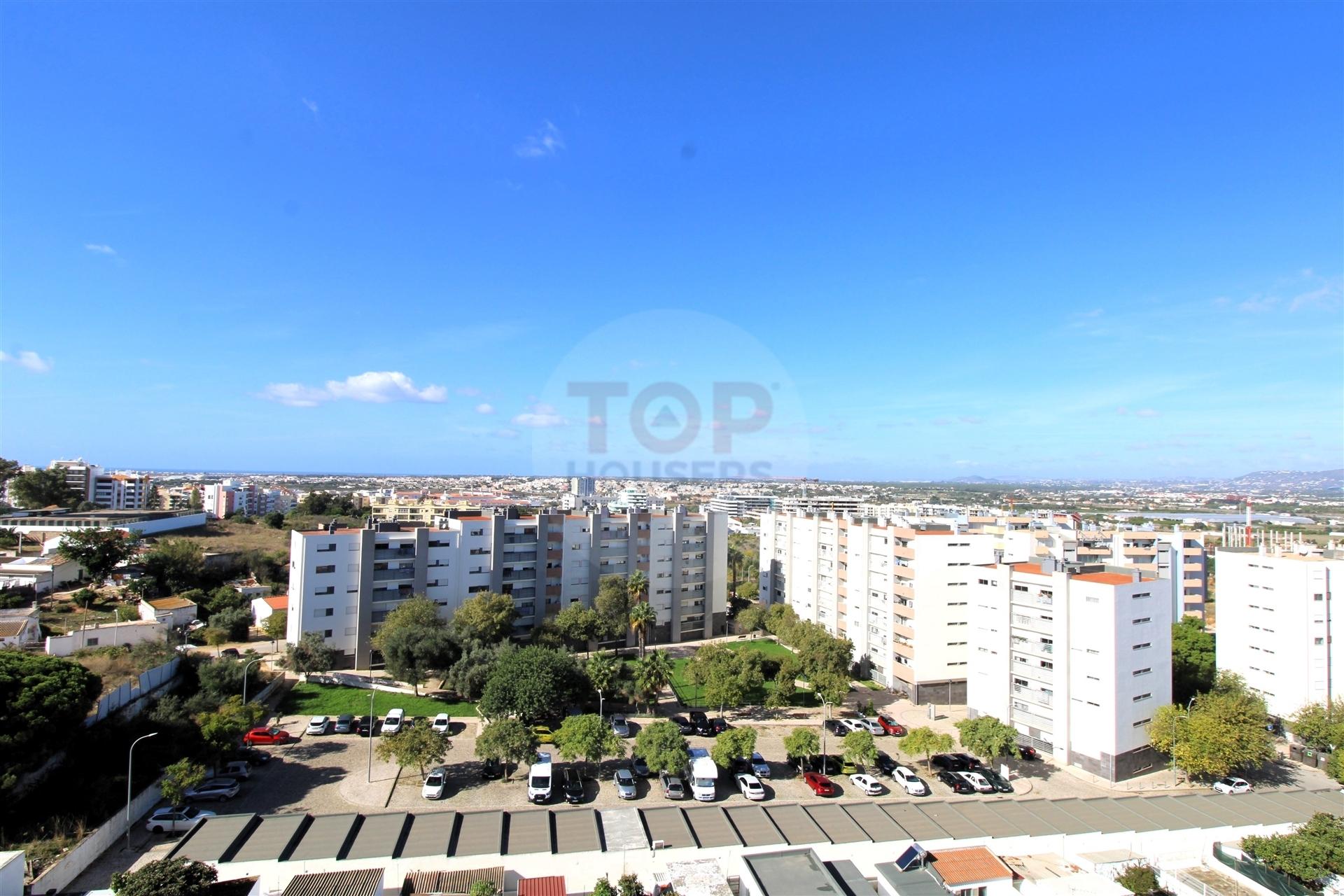 Penthouse T4+1 com Terraço Panorâmico e dois estacionamentos