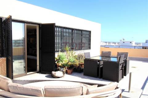 Penthouse T4+1 com Terraço Panorâmico e dois estacionamentos