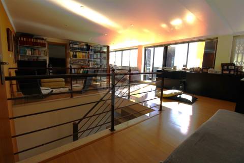 Penthouse T4+1 com Terraço Panorâmico e dois estacionamentos