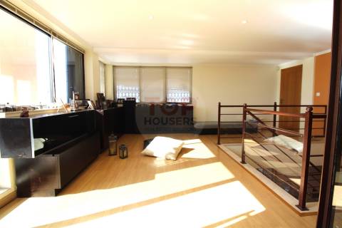 Penthouse T4+1 com Terraço Panorâmico e dois estacionamentos