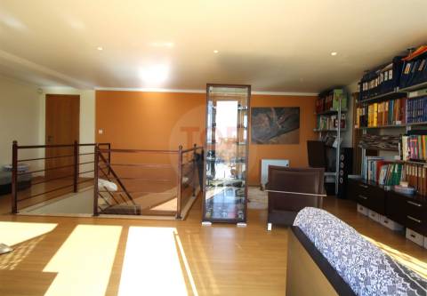 Penthouse T4+1 com Terraço Panorâmico e dois estacionamentos