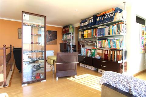 Penthouse T4+1 com Terraço Panorâmico e dois estacionamentos