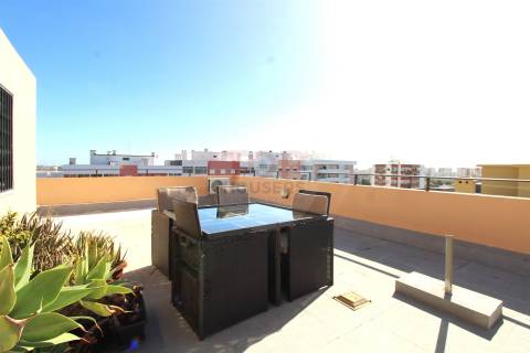 Penthouse T4+1 com Terraço Panorâmico e dois estacionamentos