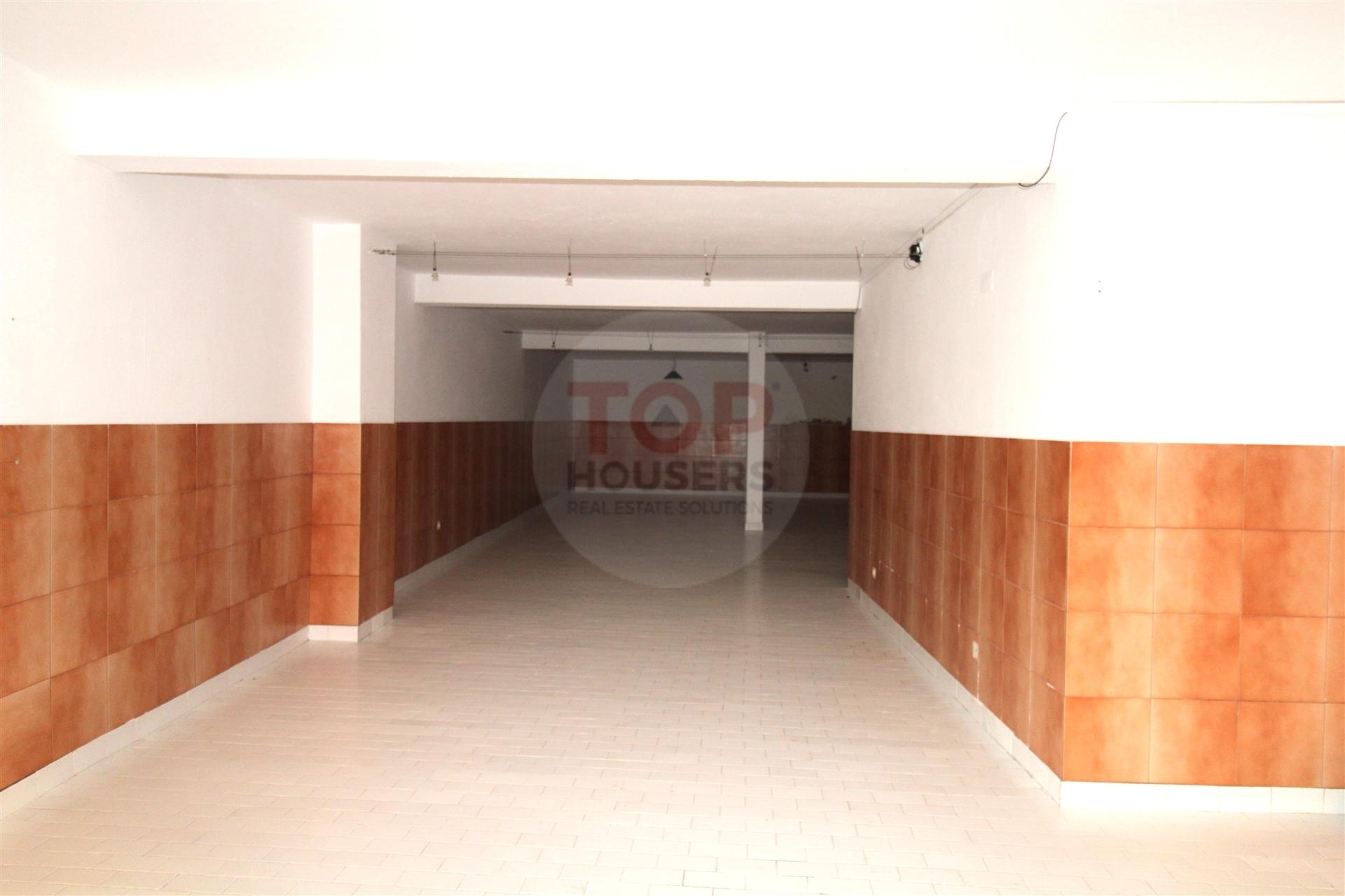 Loja Comercial com 117m² em Olhão – A 5 Minutos da Baixa