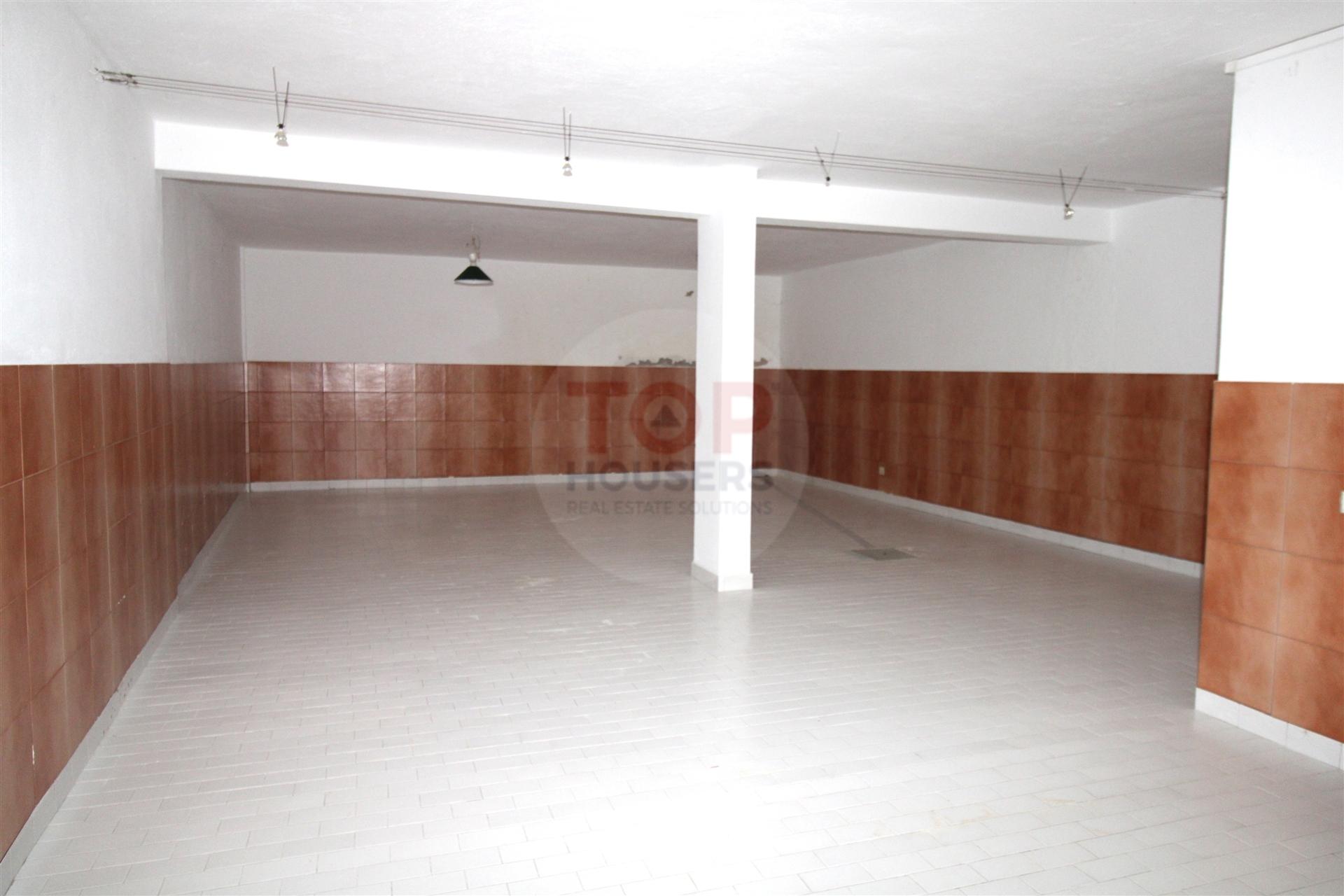 Loja Comercial com 117m² em Olhão – A 5 Minutos da Baixa