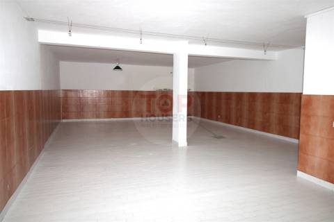 Loja Comercial com 117m² em Olhão – A 5 Minutos da Baixa