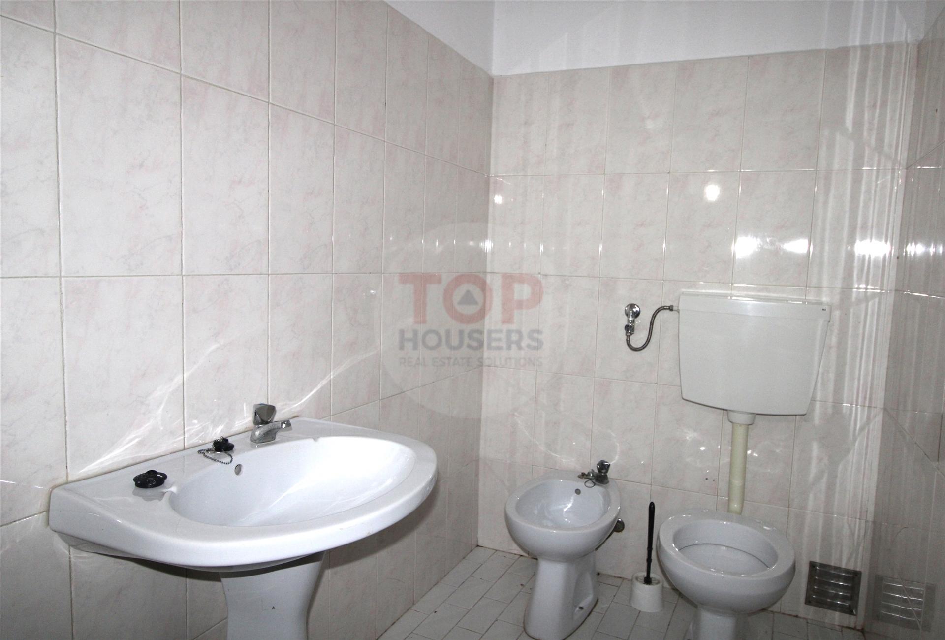 Loja Comercial com 117m² em Olhão – A 5 Minutos da Baixa