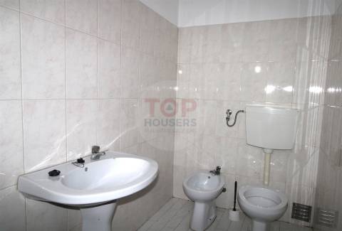 Loja Comercial com 117m² em Olhão – A 5 Minutos da Baixa