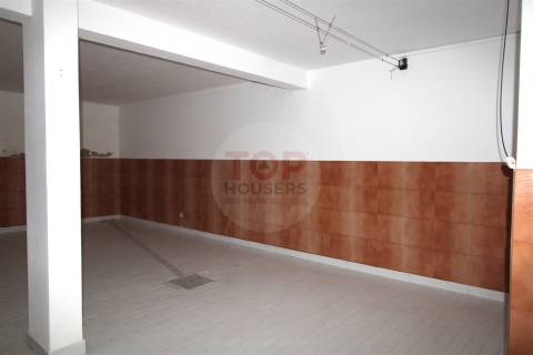 Loja Comercial com 117m² em Olhão – A 5 Minutos da Baixa