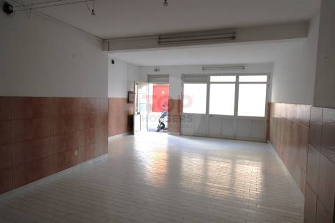 Loja Comercial com 117m² em Olhão – A 5 Minutos da Baixa