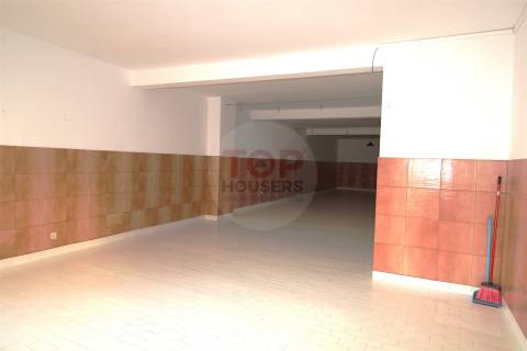 Loja Comercial com 117m² em Olhão – A 5 Minutos da Baixa