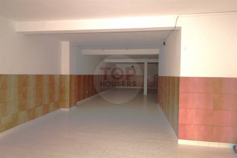 Loja Comercial com 117m² em Olhão – A 5 Minutos da Baixa