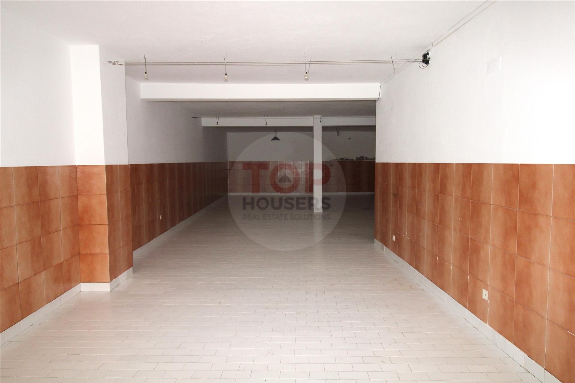 Loja Comercial com 117m² em Olhão – A 5 Minutos da Baixa