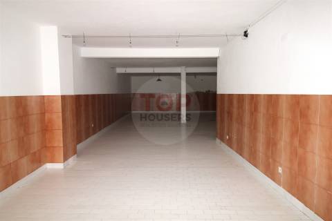 Loja Comercial com 117m² em Olhão – A 5 Minutos da Baixa