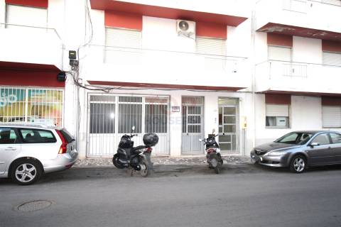 Loja Comercial com 117m² em Olhão – A 5 Minutos da Baixa