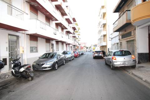 Loja Comercial com 117m² em Olhão – A 5 Minutos da Baixa