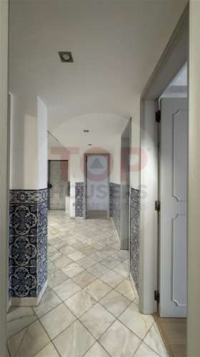 Apartamento T4 com elevador no centro de Faro