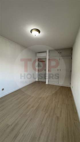 Apartamento T4 com elevador no centro de Faro