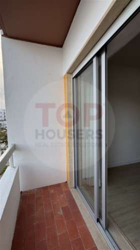 Apartamento T4 com elevador no centro de Faro