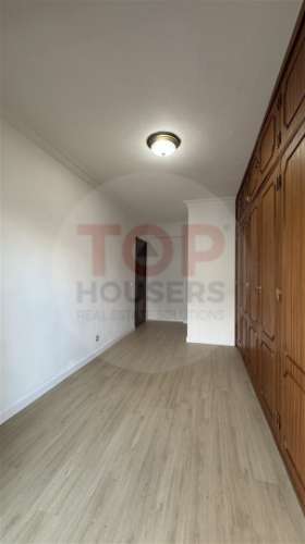 Apartamento T4 com elevador no centro de Faro