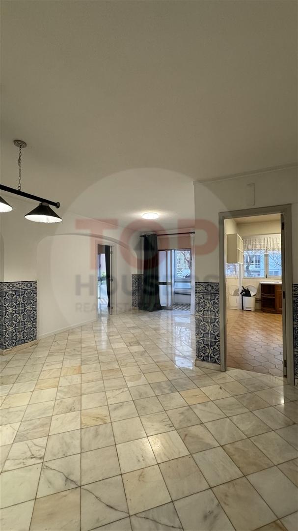 Apartamento T4 com elevador no centro de Faro