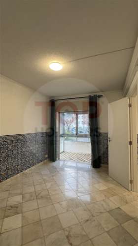 Apartamento T4 com elevador no centro de Faro