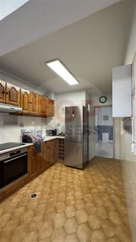 Apartamento T4 com elevador no centro de Faro