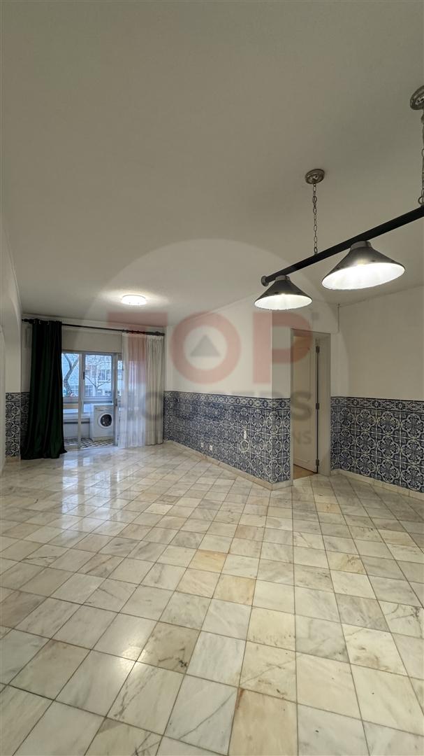 Apartamento T4 com elevador no centro de Faro