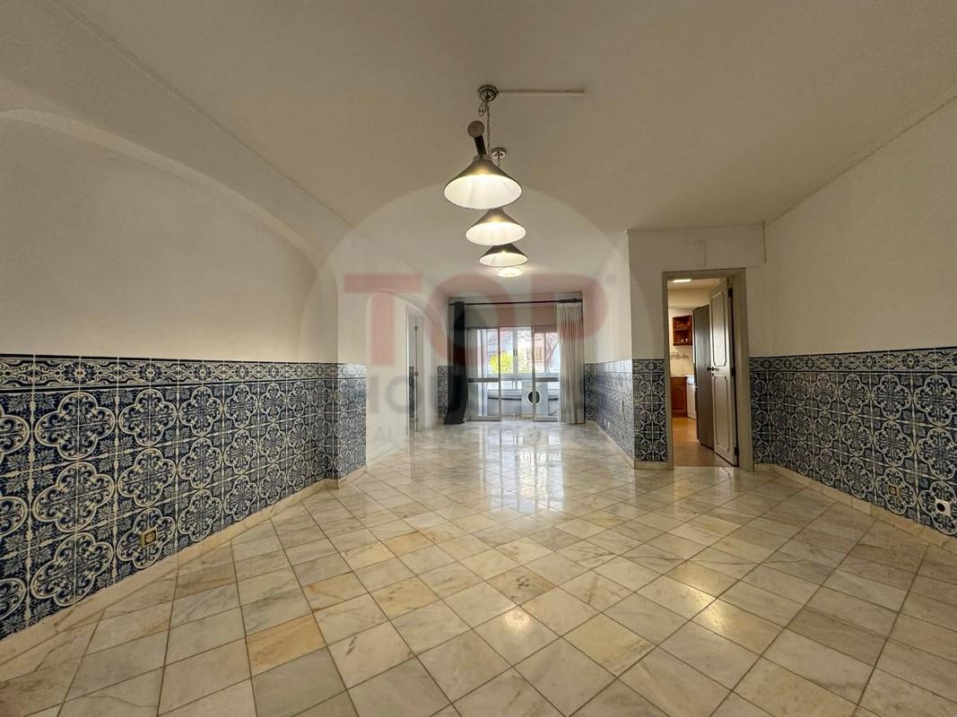 Apartamento T4 com elevador no centro de Faro