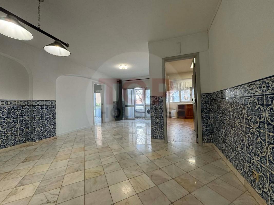 Apartamento T4 com elevador no centro de Faro