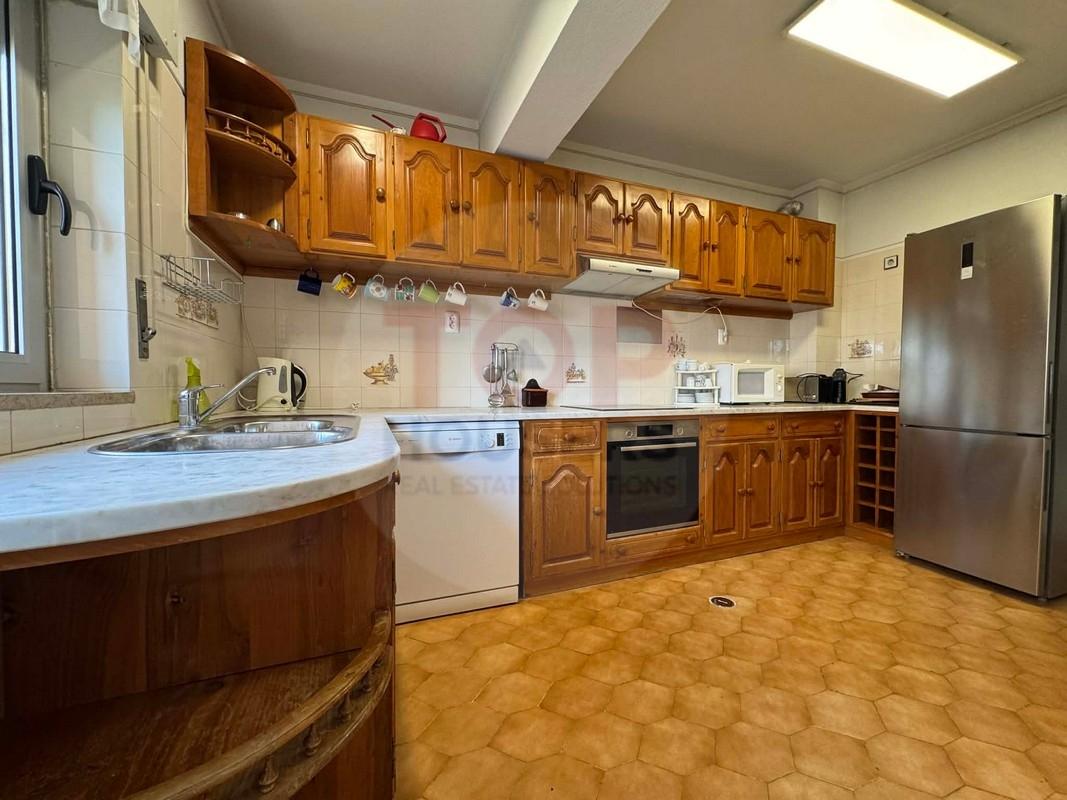 Apartamento T4 com elevador no centro de Faro