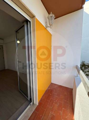 Apartamento T4 com elevador no centro de Faro