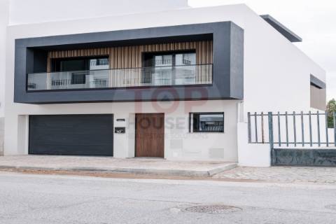 Moradia T3 em Olhão com garagem