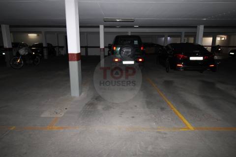 Lugar de estacionamento, situado em Faro