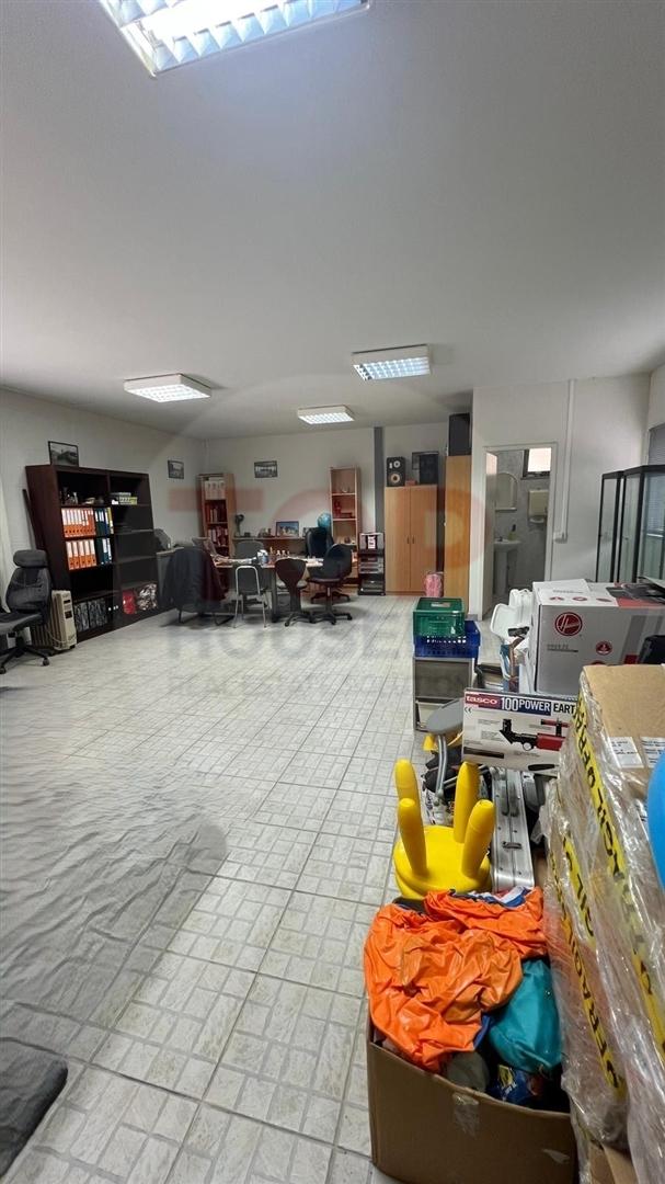 Armazém Comercial em Olhão com 1.850 m² de terreno e Área coberta / implantação: 815 m²